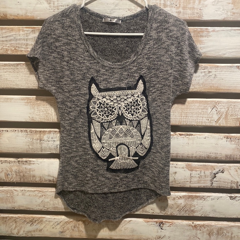 🔥🔥 (3/$20)
Blu Planet Small Grey Knit Shirt W/ Embroidered Black &White Owl